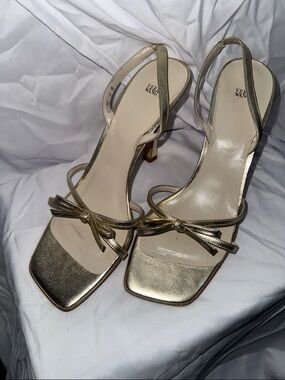 Vera Wang Metallic Gold Bow Slingback Heels